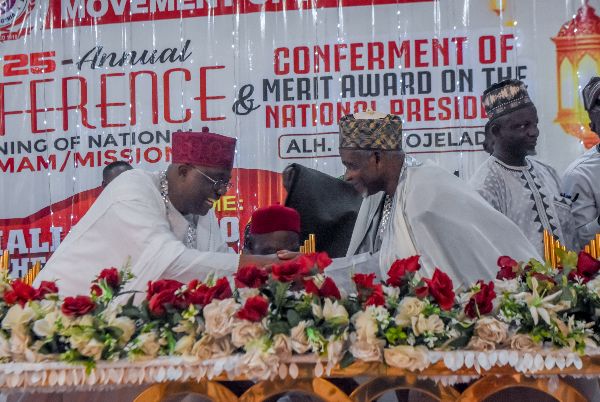 Photograph from Conferment of Merit Award and Turbaning of the New National Chief Imam/Missioner — DSC_2914.JPG