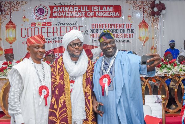 Photograph from Conferment of Merit Award and Turbaning of the New National Chief Imam/Missioner — DSC_3269.JPG