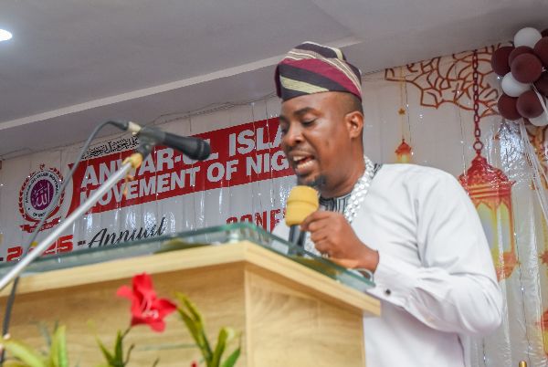 Photograph from Conferment of Merit Award and Turbaning of the New National Chief Imam/Missioner — DSC_3052.JPG