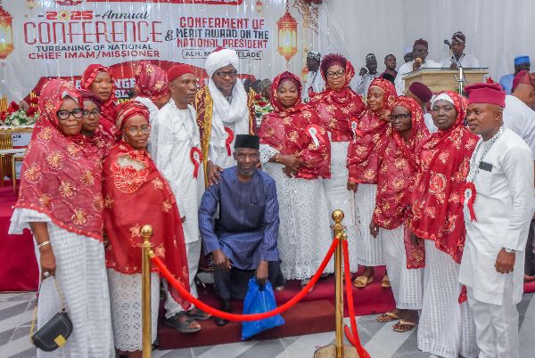 Photograph from Conferment of Merit Award and Turbaning of the New National Chief Imam/Missioner — DSC_3275.JPG