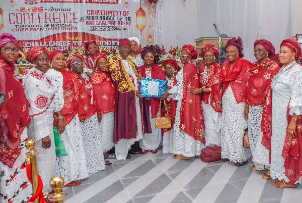 Photograph from Conferment of Merit Award and Turbaning of the New National Chief Imam/Missioner — DSC_3303.JPG